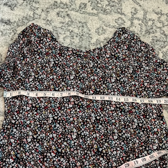 Floral Loft cropped Blouse, size Medium - Picture 5 of 6